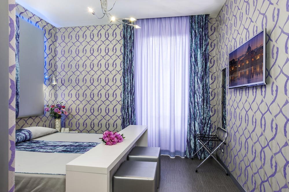 Standard Double or Twin Room - Photo 3
