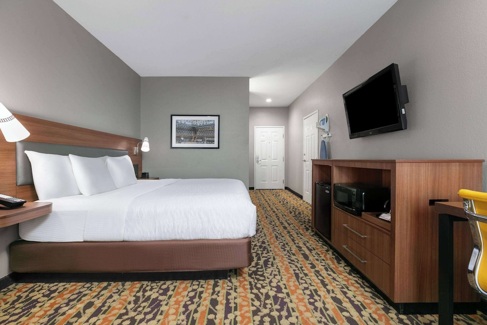 Room, 1 King Bed, Non Smoking - Photo 1