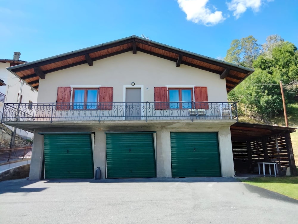 House, 2 Bedrooms, Balcony, Garden View photo 2