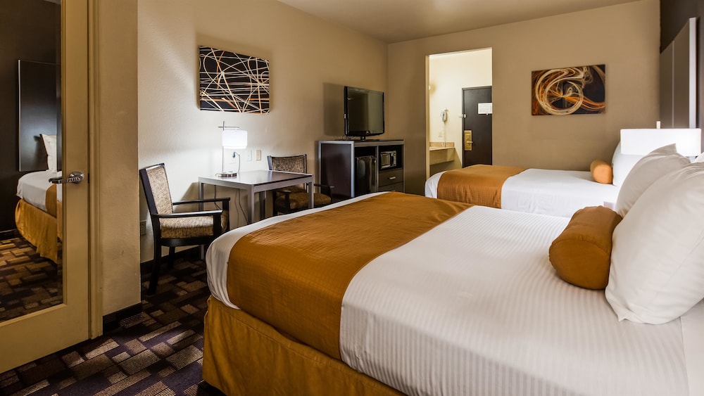 Standard Room, 2 Queen Beds, Non Smoking, Refrigerator & Microwave
