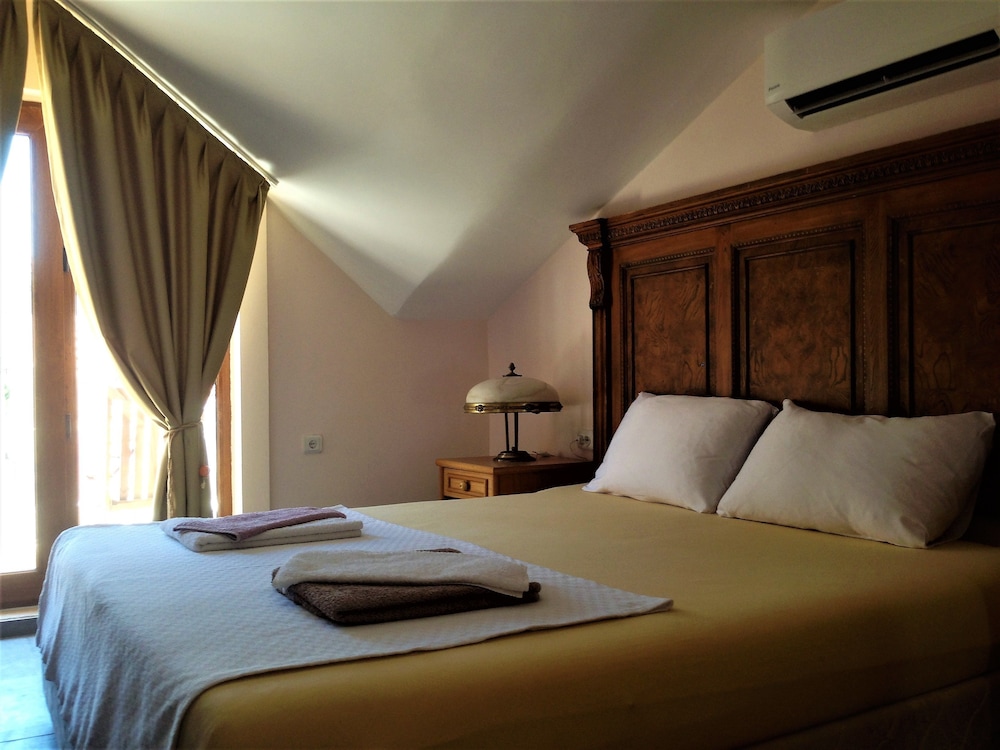 Loft, 1 Bedroom, Partial Sea View photo 1