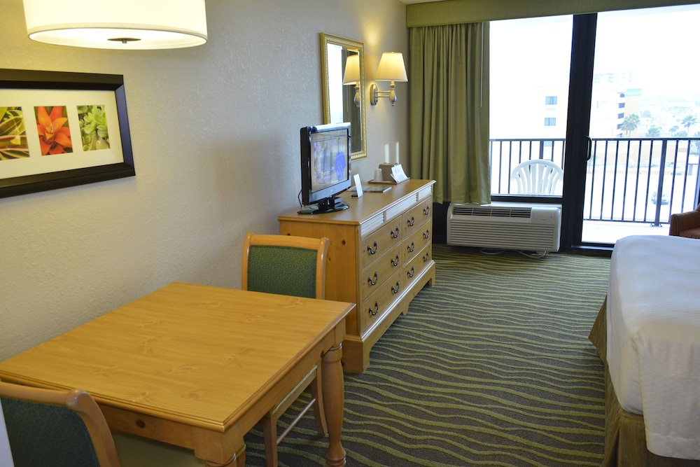 Standard Room, 2 Queen Beds, Kitchen, Partial Ocean View - Photo 3