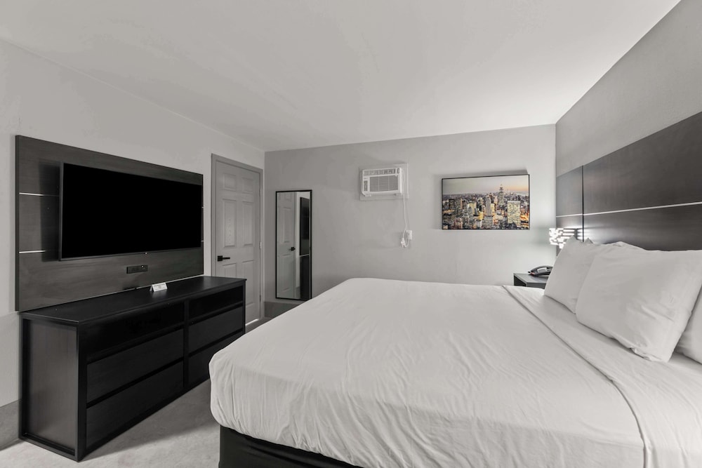 Room, 1 King Bed photo 2
