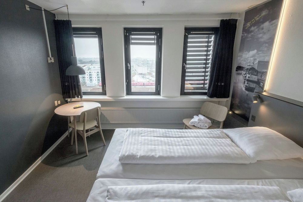 Standard Twin Room, 2 Twin Beds, City View - Photo 4
