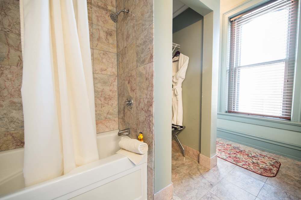 Spa Suite, Jetted Tub (Historic) photo 2
