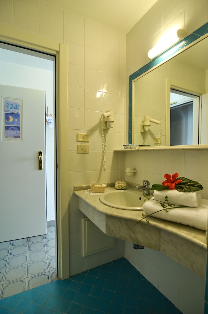 Double Room, Sea View (Marina) - Photo 9
