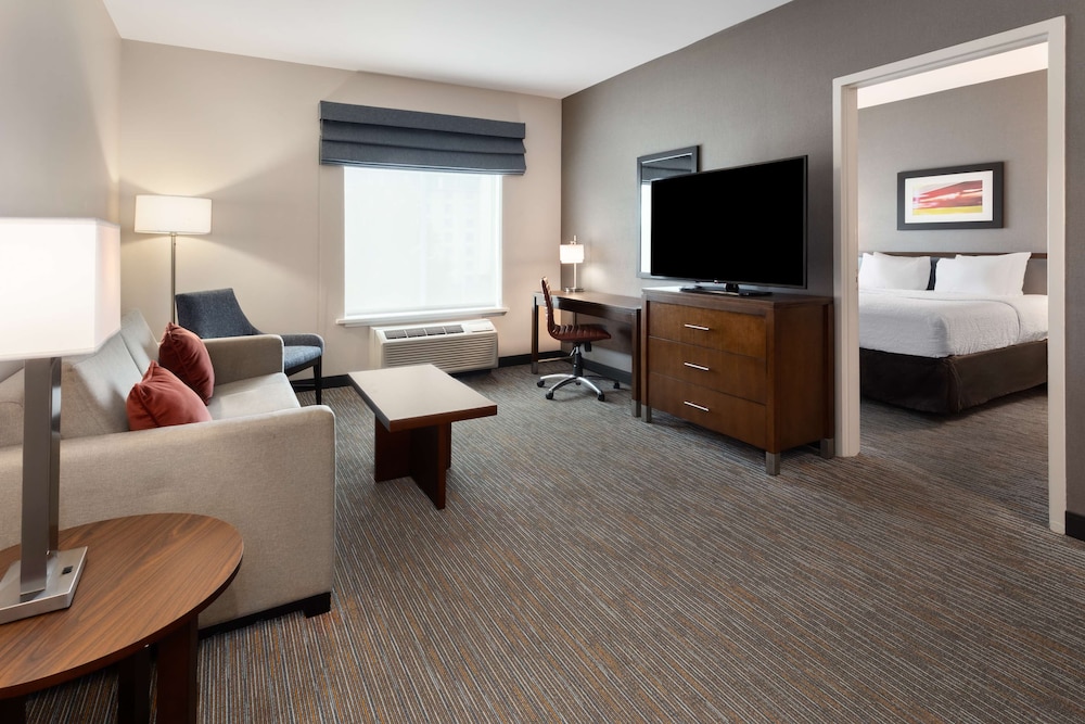 Suite, 1 King Bed, Accessible, Bathtub