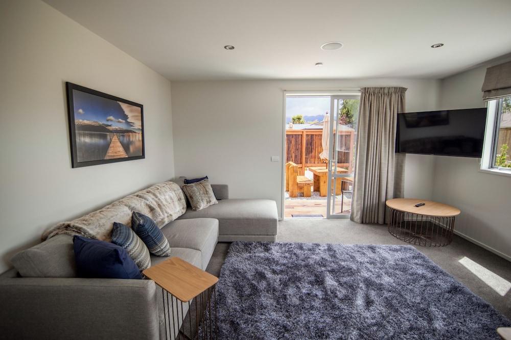 3 Bedroom Apartment (3BR) - Photo 1