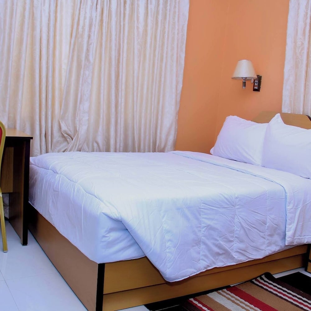 Comfort Room, Balcony, City View