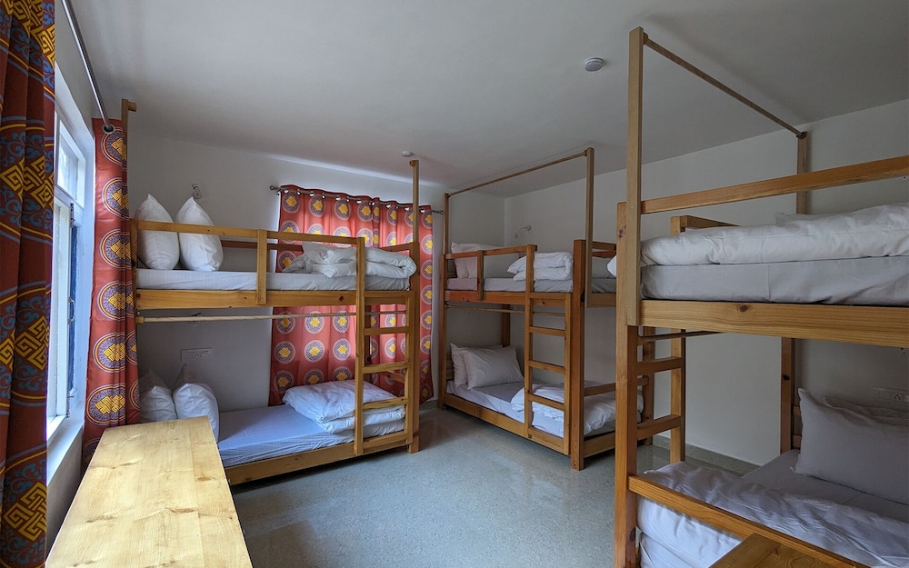 6 Bed Mixed Dorm photo 1