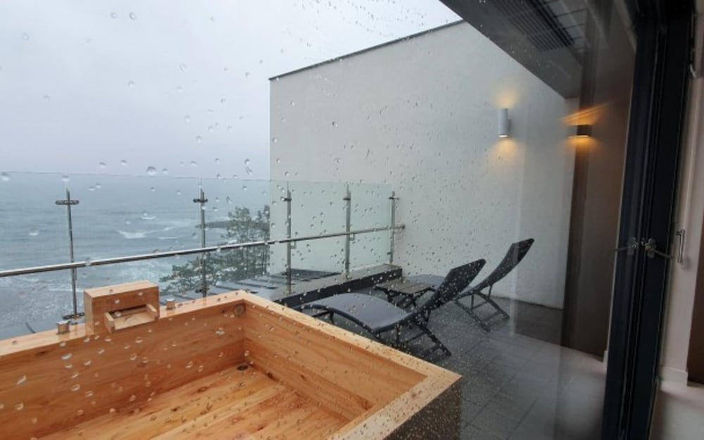 Room (Suite Ocean View (Rooms 301-304))