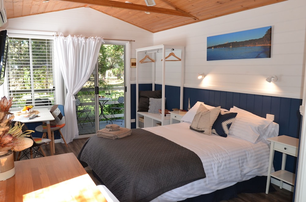 Iluka - Linen/Towels Supplied photo 1