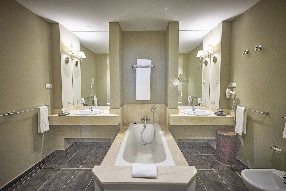 Grand Suite (Single Use) - Photo 11