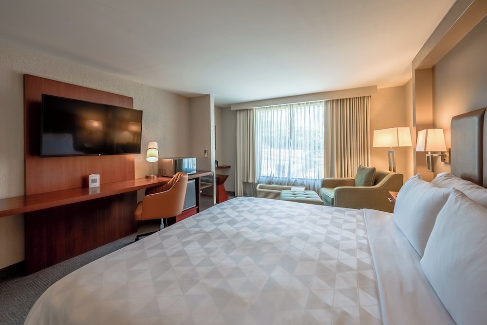 Standard Room, 1 King Bed photo 2