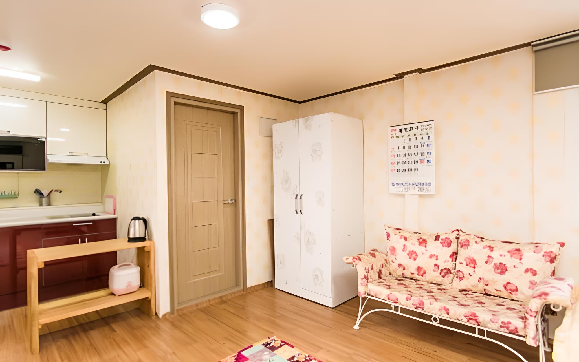 Room (Room 105 (Annex)) - Photo 3