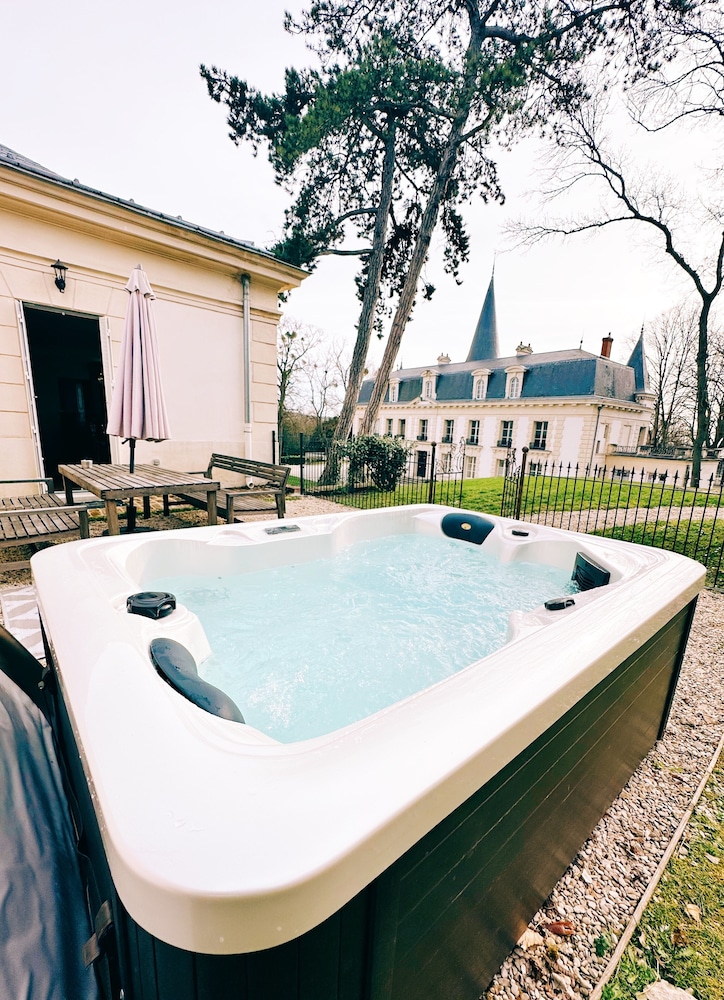 Luxury Studio Suite, 1 Bedroom, Hot Tub, Annex Building photo 2