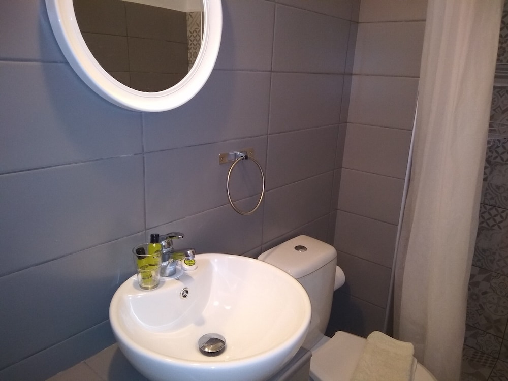 Basic Triple Room photo 2