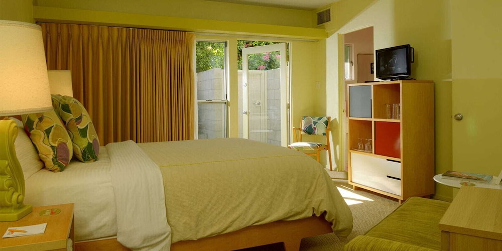 103 Twin Palms photo 1