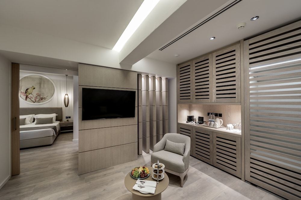 Premium Suite, Partial Sea View