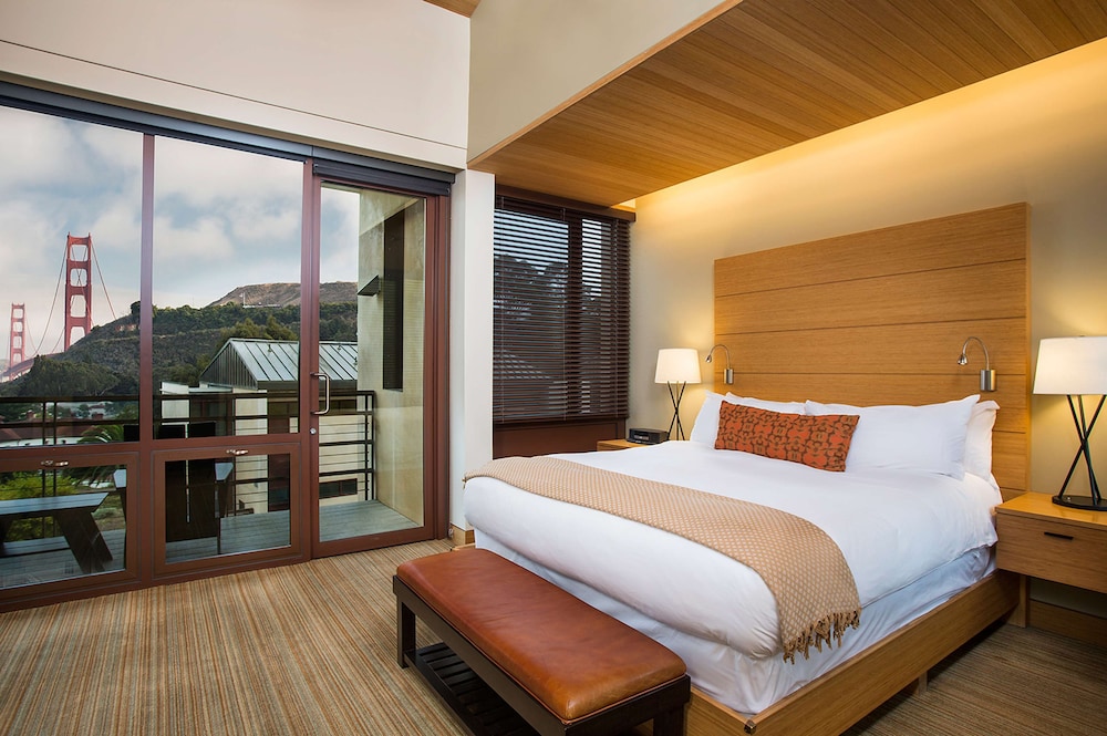 Deluxe Room, 1 King Bed (Contemporary ADA) - Photo 3