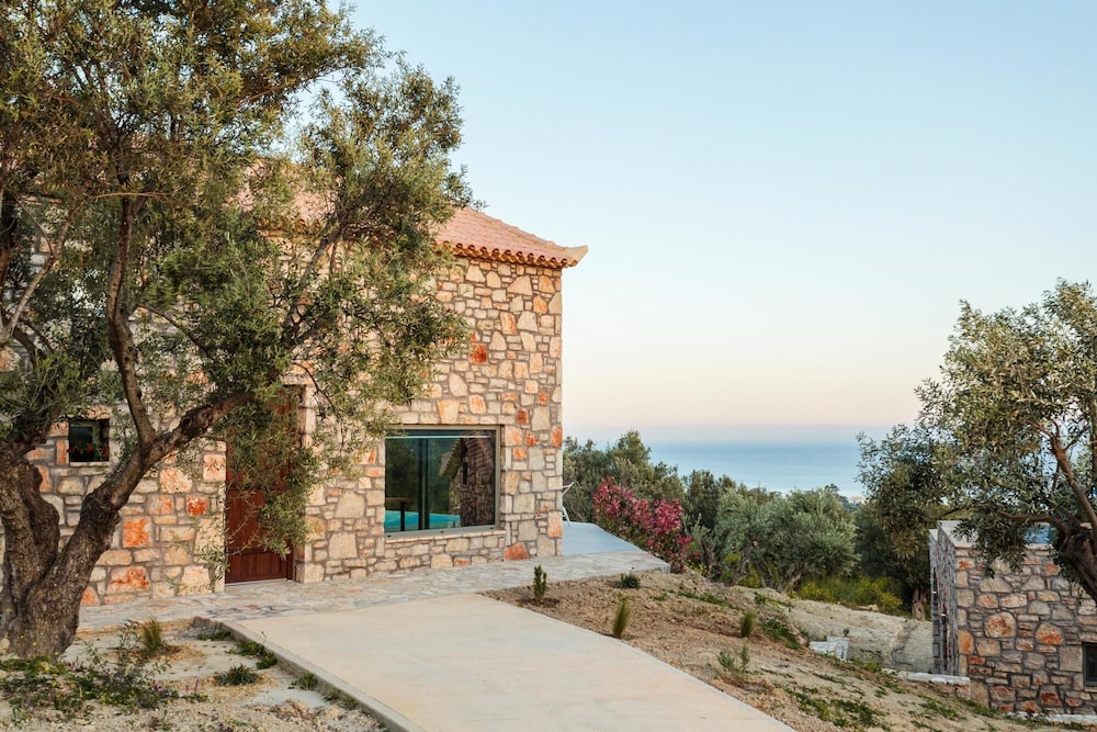 Villa photo 2
