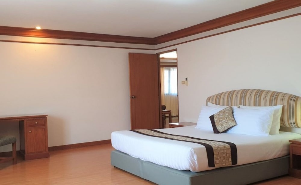 Apartment, 3 Bedrooms, Balcony photo 1