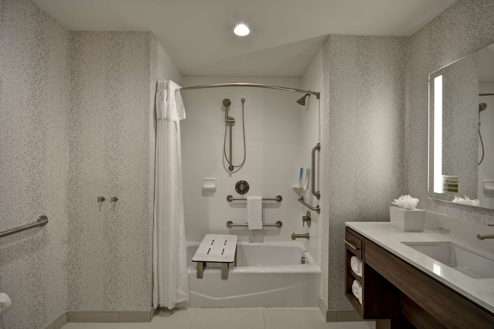 Studio, 2 Queen Beds, Accessible, Bathtub (Mobility & Hearing)
