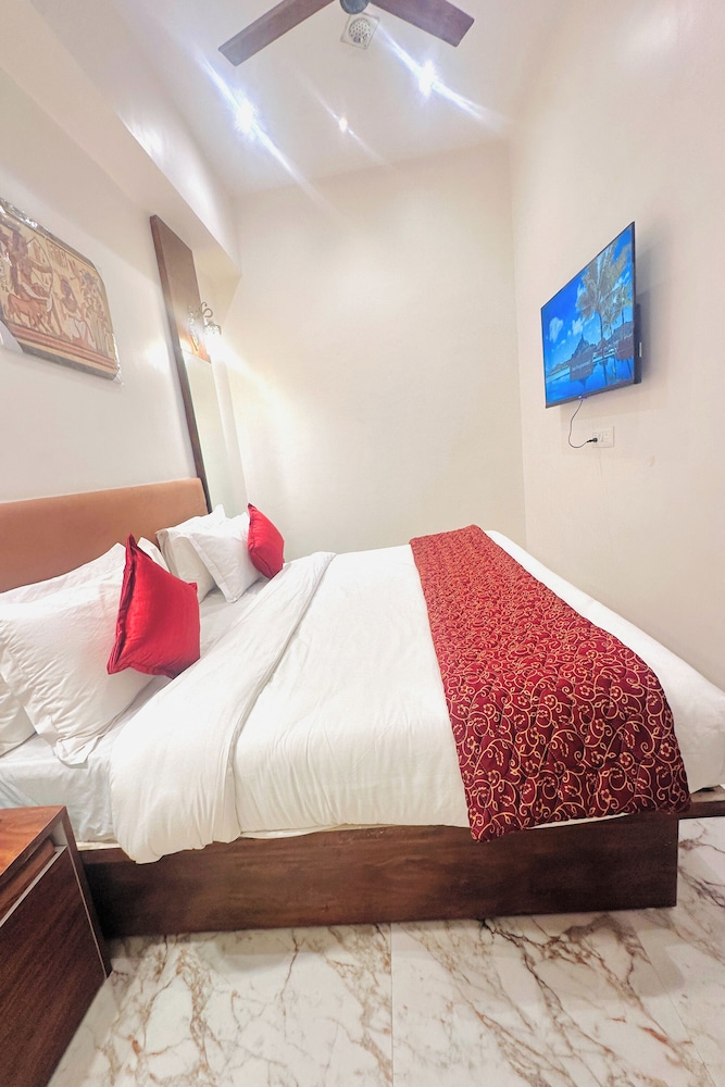 Deluxe Room - Photo 2