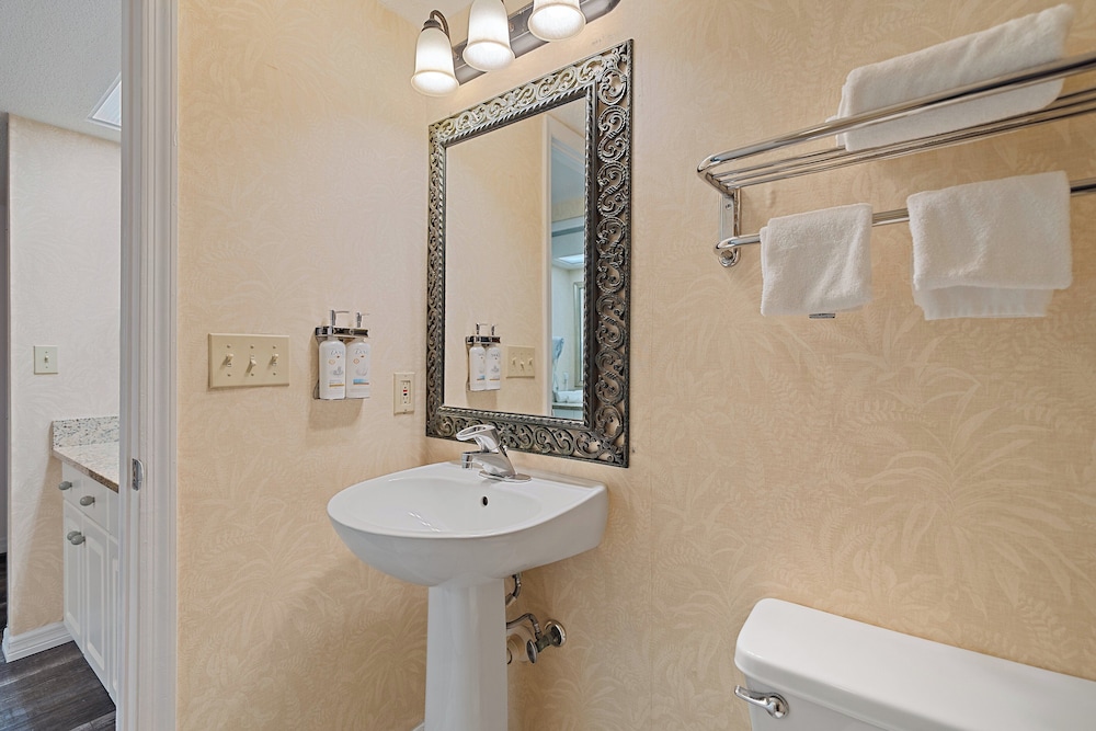 Premium Room, 2 Queen Beds, Accessible (Communications, Mobility, Access Tub) - Photo 2