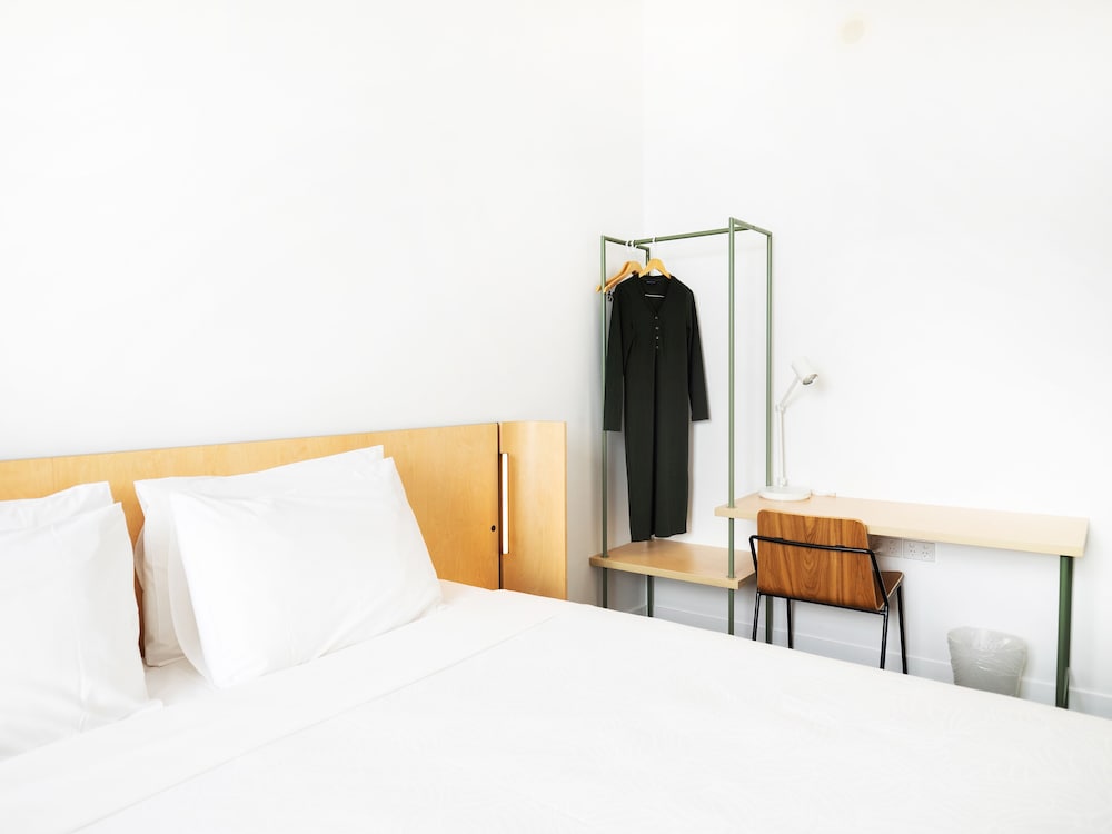 Queen Opera Harbour View Ensuite