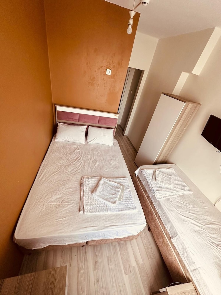 Standard Triple Room, City View photo 3