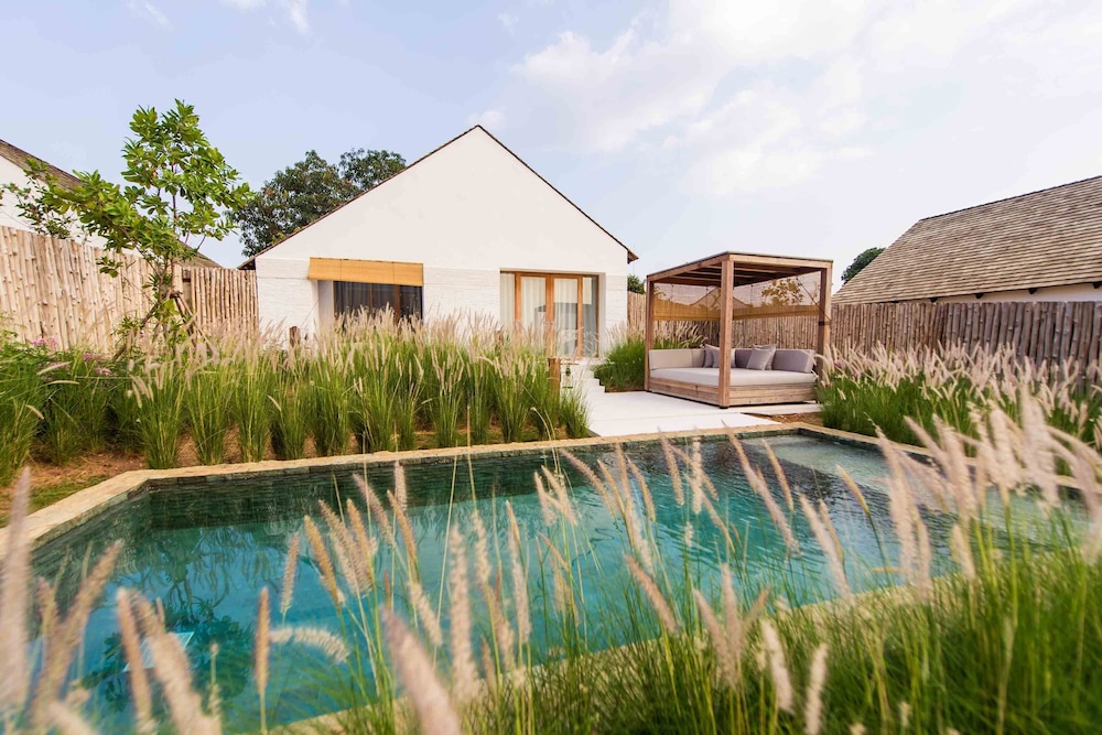 Villa (Pool) - Photo 1