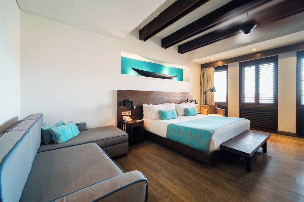 Deluxe Room, 1 King Bed photo 2