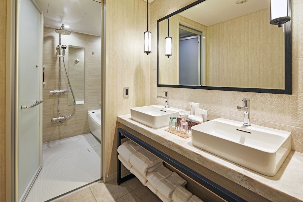 Deluxe Triple Room, Non Smoking, City View - Photo 6