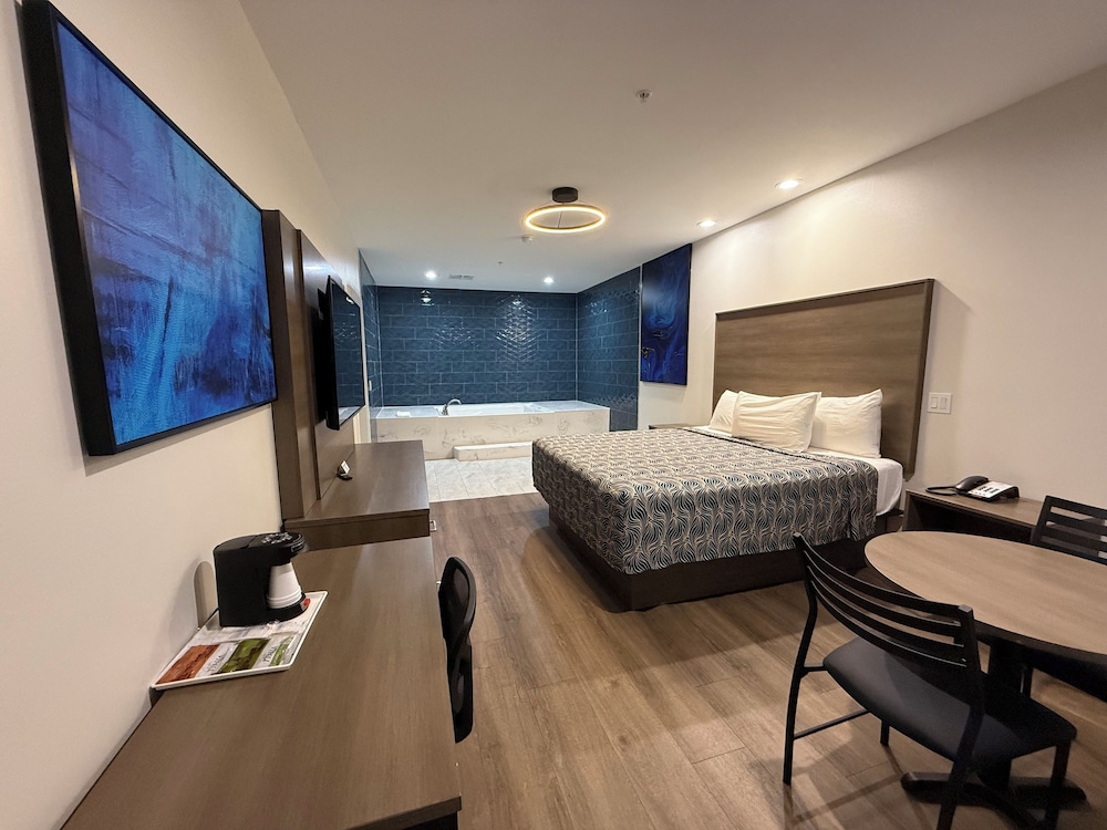 Luxury Room, 1 King Bed, Hot Tub