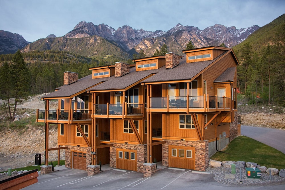 Luxury Townhome, 3 Bedrooms photo 3
