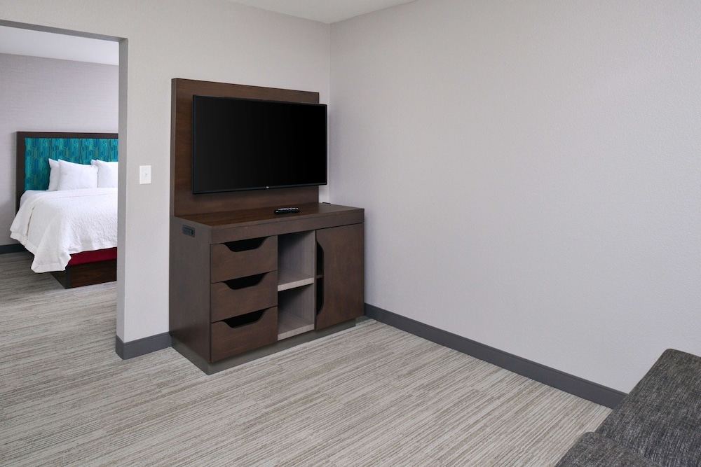 Family Room, 2 Queen Beds, Non Smoking photo 3