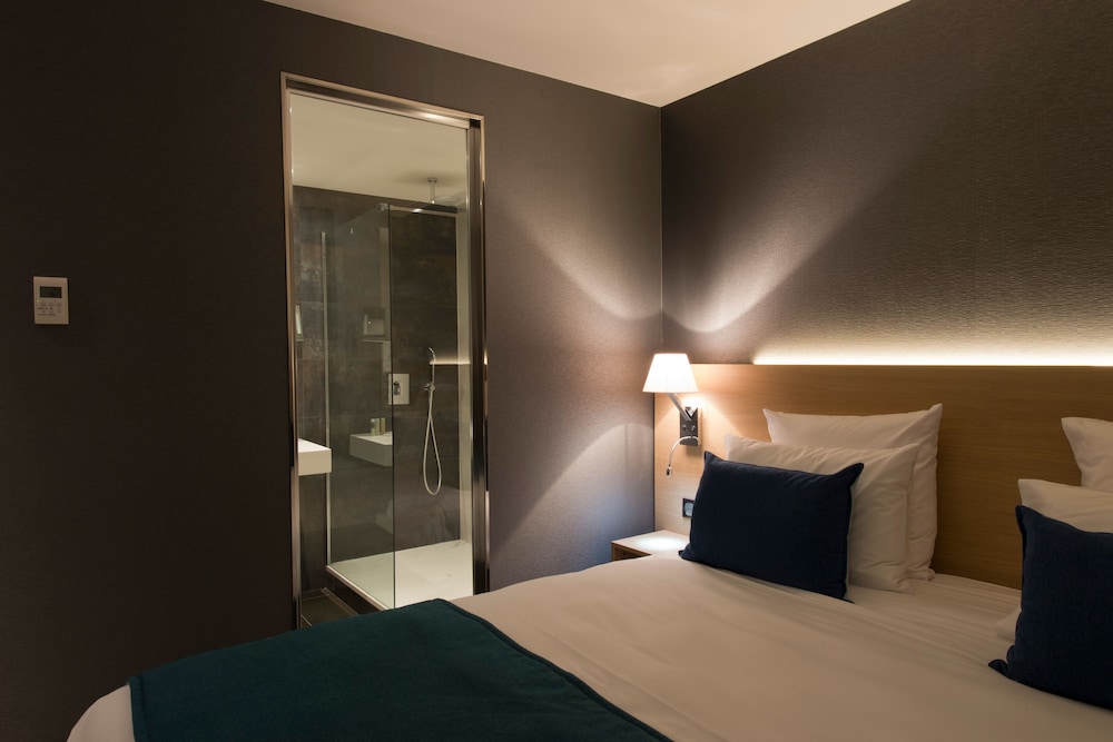 Superior Room, 1 King Bed, Accessible - Photo 1