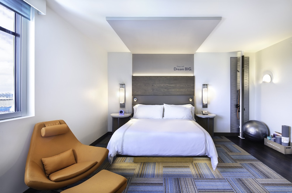 Suite, 1 King Bed (Walk-In Shower) - Photo 4