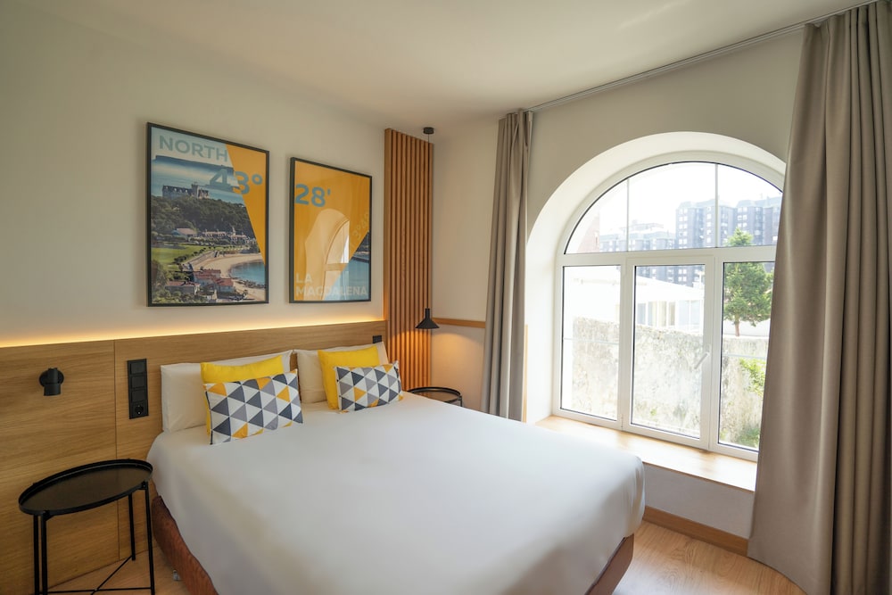 Deluxe Double or Twin Room - Photo 5