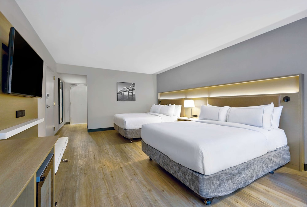Room, 2 Queen Beds, Accessible, Bathtub (Mobility) photo 1