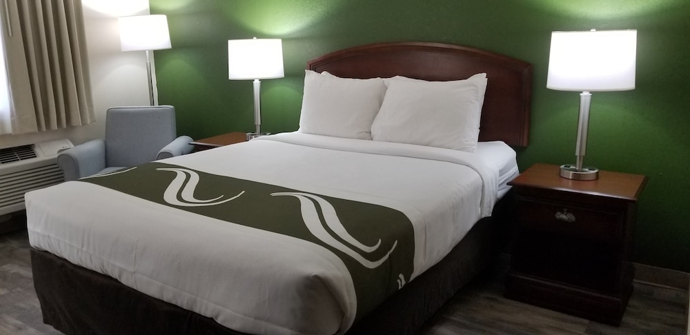 Standard Room, 1 Queen Bed, Non Smoking photo 3