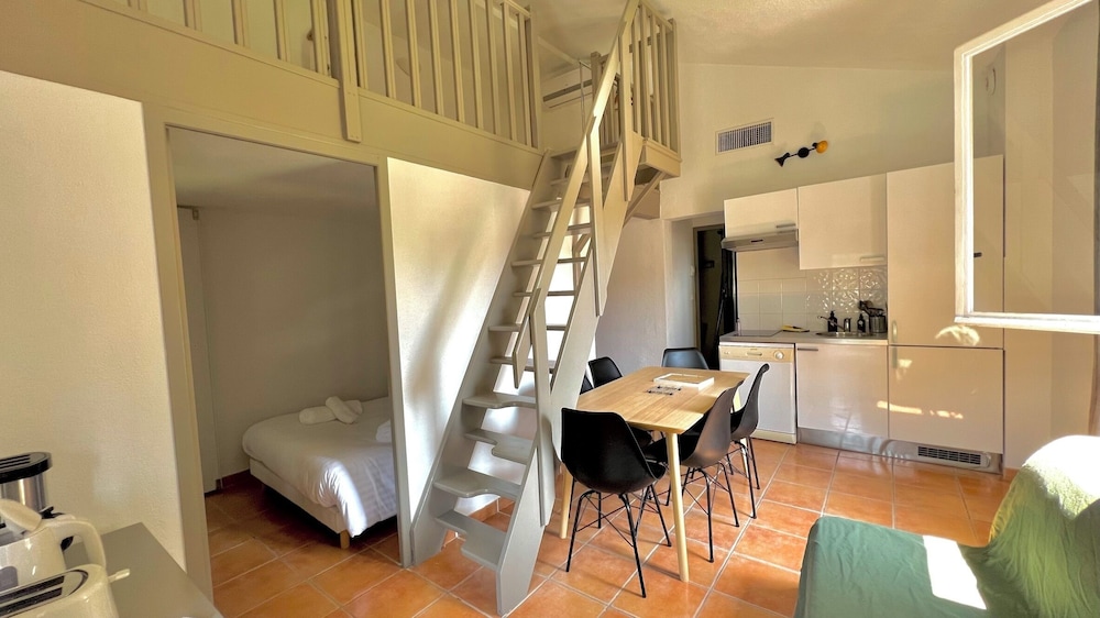 Standard Apartment, 2 Bedrooms, Balcony, Sea View photo 3