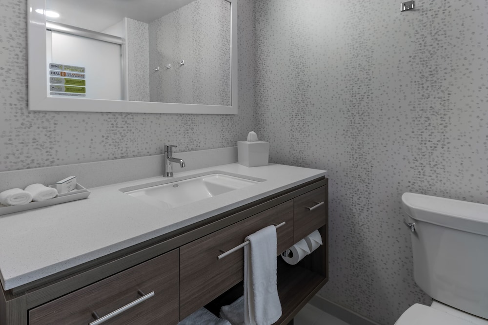 Suite, 1 King Bed, Accessible, Mountain View