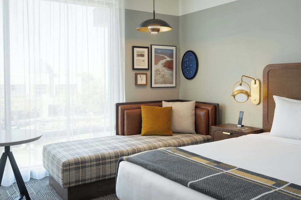 Classic Room, 1 King Bed, Tower - Photo 4