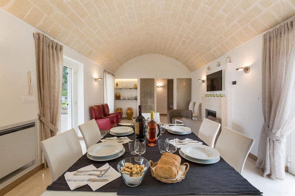 Luxury Villa, 4 Bedrooms photo 2