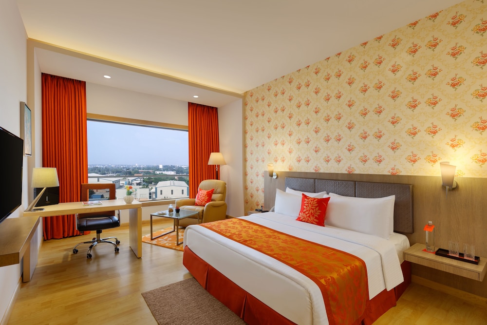 Deluxe Room, 1 King Bed (Deluxe Room) photo 1