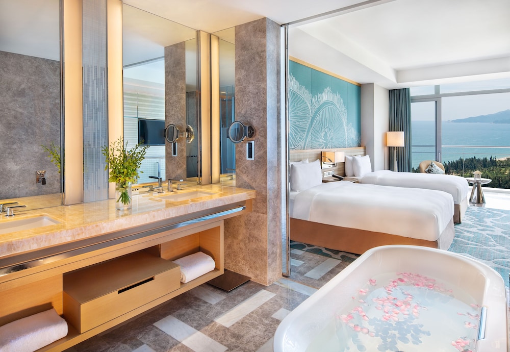 Ocean View Queen Room (unlimited free entry to the Water park & Lost chambers during the stay)