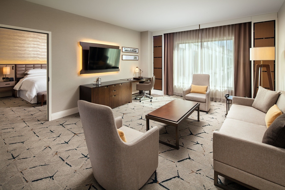 Executive Suite, 1 King Bed with Sofa bed photo 1