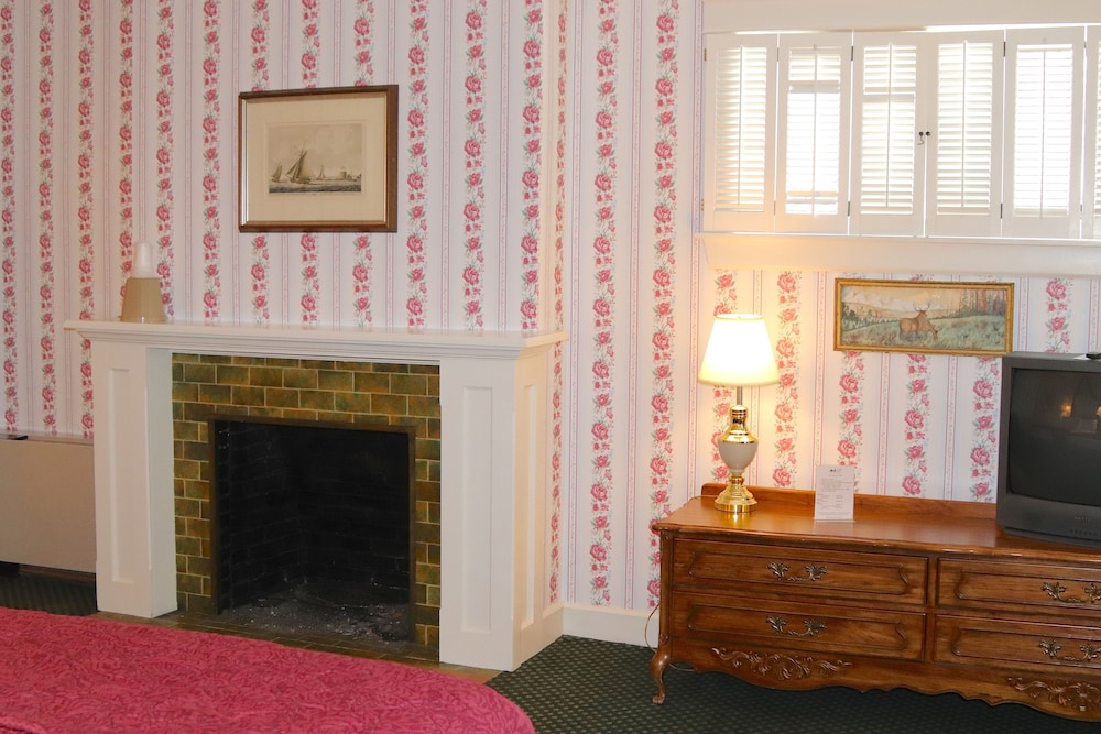Premium Double Room, Ensuite (VICTORIAN TWO QUEEN ) - Photo 11